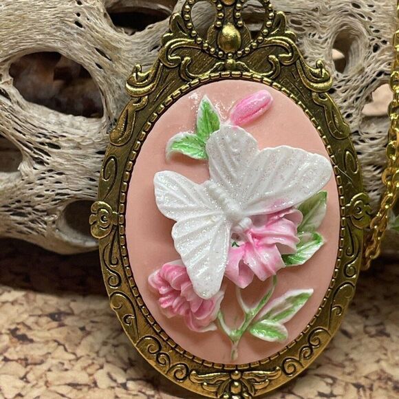 GOLD  3D BUTTERFLY CAMEO Pink  PENDANT NECKLACE Victorian Style Birthday gift - Picture 6 of 10